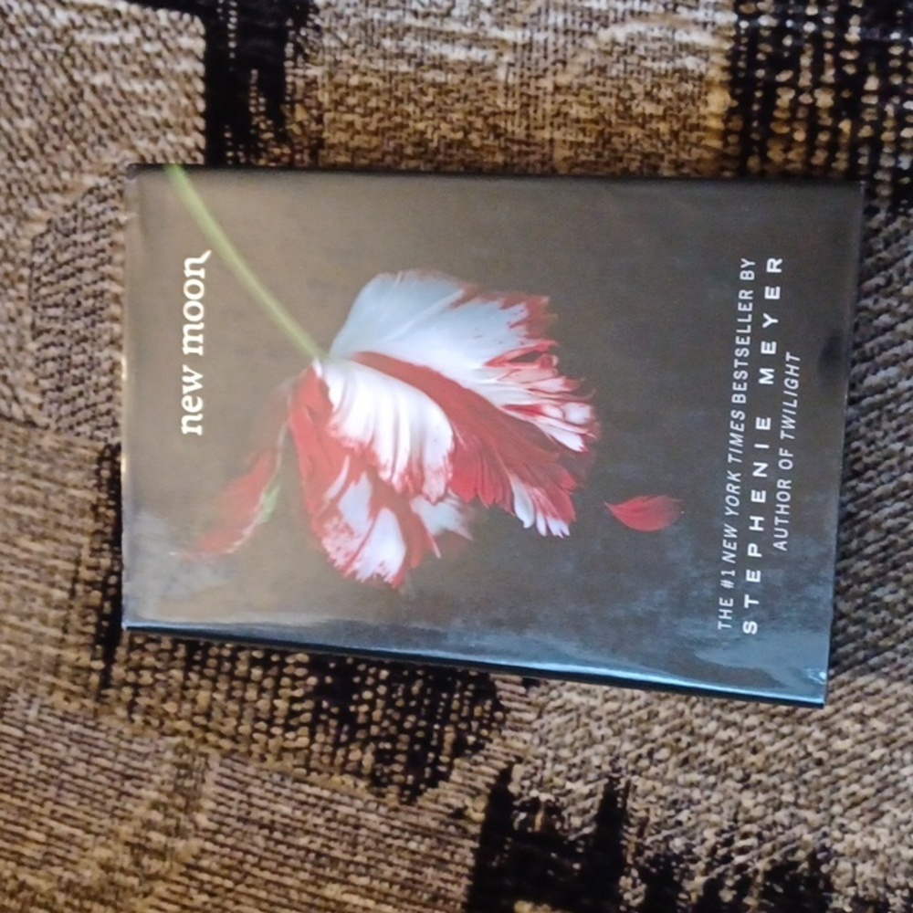 4/$60 New Moon By Stephenie Meyer - Hardcover Book With Book Jacket